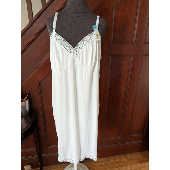 Vintage Vanity Fair White Lace Trim Full Slip 42/24L Nylon Womens Intimates - Picture 1 of 9